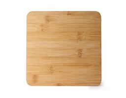 Kit queijo 3 peças, contém: tábua de bambu com canaleta, faca com ponta, garfo e espátula. Tábua com imã para encaixe e fixação dos utensílios.