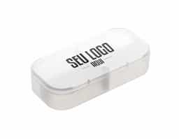 Porta comprimidos plástico com quatro divisórias, ideal para organizar e transportar seus medicamentos diários com praticidade. Compacto e leve, cabe facilmente em bolsas ou bolsos, sendo perfeito para viagens ou uso diário. Garanta uma rotina de medicamentos organizada e sem complicações.