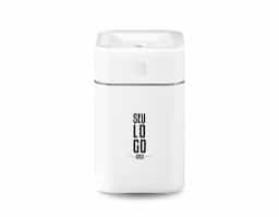 Umidificador de ar com difusor de óleo essencial à base de água via USB. Feito com ABS reciclável+ PP, com capacidade de 260ml. Na parte superior tem uma faixa que acende, ideal para uso em escritório ou em casa.