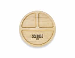 A petisqueira de bambu pequena com 3 divisórias é uma escolha prática para servir petiscos de maneira organizada. Feita de bambu sustentável, oferece uma opção eco-friendly para suas refeições. Ideal para compartilhar pequenas porções com estilo e praticidade.
