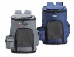 Mochila para transporte de pets, confeccionada em tecido Oxford, apresenta um compartimento lateral e bolsos adicionais. Seu tapete dupla face, com uma camada aveludada, foi projetada para garantir o máximo conforto ao pet. Equipada com telas respiráveis em nylon, esta mochila possui duas aberturas superiores: uma completa e outra parcial, com cobertura ajustável. Além disso, conta com uma abertura frontal parcial e um fundo com abertura completa, proporcionando uma experiência de transporte arejada e prática para entrada e saída do pet. A mochila dispõe de alça de mão e alças para as costas revestidas com material respirável.