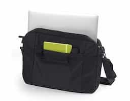 Pasta para notebook 14 polegadas em poliéster, possui dois bolsos com zíper, três compartimentos internos sendo um deles com alça protetora para o notebook.
