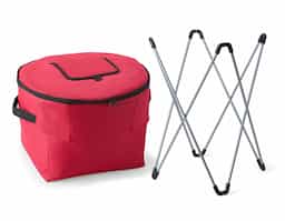 Cooler com capacidade de 62 litros, ideal para eventos ao ar livre e momentos de lazer. Confeccionado em poliéster, possui revestimento térmico em PEVA atóxico e soldado, que auxilia na conservação da temperatura e evita vazamentos. Conta com tampa superior de acesso rápido, permitindo retirar bebidas sem abrir todo o compartimento. Possui pedestal metálico que proporciona sustentação firme e manuseio prático. Acompanha estojo em poliéster para armazenamento e transporte, tornando o produto funcional e adequado para diferentes ocasiões.
