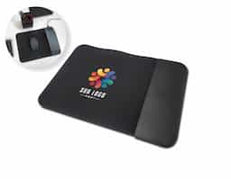 Mouse pad com carregamento via indução. Feito em neoprene com verso emborrachado antideslizante, este mouse pad oferece estabilidade e mais praticidade no dia a dia, graças à sua base plástica com carregamento por indução. Acompanha cabo USB V8.