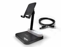 Base de carregamento com suporte retrátil para celular e luminária integrada. Com opções de carregamento via indução ou via cabo, nossa base é prática e funcional. Produzida em plástico com apoios antideslizantes, a base possui duas entradas Tipo-C, uma entrada USB e uma saída Tipo-C. Acompanha um cabo USB Tipo-C. OBS.: A BASE APENAS TRANSFERE CARGA, ELA NÃO POSSUI BATERIA PARA ARMAZENAMENTO (NÃO É UM POWER BANK).