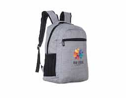 Mochila confeccionada em poliéster com compartimento para notebook até 15,6 polegadas. Contém um compartimento grande, compartimento frontal e bolsos laterais em malha. Alça de mão com revestimento espumado e alças para as costas ajustáveis.