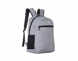 Mochila confeccionada em poliéster com compartimento para notebook até 15,6 polegadas. Contém um compartimento grande, compartimento frontal e bolsos laterais em malha. Alça de mão com revestimento espumado e alças para as costas ajustáveis.