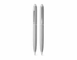 Esferográfica com corpo em aço inox 53% reciclado e clipe. A esferográfica tem escrita em preto e mecanismo twist. Fornecida numa bolsa presente em cortiça. Esferográfica: ø11 mm x 137 | Caixa: 155 x 40 mm