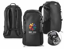 Mochila estilo hiking para utilização diária em ambientes urbanos, esportes ou desportos ao ar livre. O design funcional aliado à qualidade e resistência dos materiais fazem desta mochila um produto único. Composta por 600D poliéster reciclado (100% rPET) com revestimento resistente à água. A mochila tem compartimento posterior totalmente almofadado para notebook até 14” e compartimento principal com bolso multifunções em 210D poliéster reciclado (100% rPET). Bolsos laterais em tela mesh e bolso superior com zíper. Possui características particulares como presilhas multifuncionais, correias para controlo do peso, cinta peitoral. Capacidade até 18 L. 280 x 455 x 160 mm