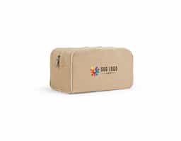 Bolsa de cosméticos em juco (mistura de algodão e juta, 260g/m²) com interior forrado em tecido 70% algodão reciclado e 30% poliéster reciclado. Compartimento espaçoso com zíper. 250 x 130 x 100 mm