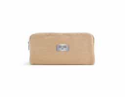 Bolsa de cosméticos em juco (mistura de algodão e juta, 260g/m²) com interior forrado em tecido 70% algodão reciclado e 30% poliéster reciclado. Compartimento espaçoso com zíper. 250 x 130 x 100 mm
