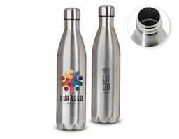 Garrafa térmica 750ml em inox de alta qualidade. Possui tampa, pode ser utilizada com líquidos quentes ou frios. Observação: não colocar no fogão ou micro-ondas. OBS.: PEDIDO MÍNIMO DE 30 PEÇAS!