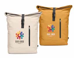 Mochila de couro sintético de 45 litros resistente à água. Possui dois compartimentos, sendo o principal com bolso para notebook de 15,6 polegadas, bolso interno com velcro, dois bolsos laterais, fechamento da mochila por zíper, cinto com velcro e engate para mala de viagem.