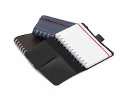 Feita para registrar ideias, pensamentos, tarefas e compromissos, nossa Caderneta Flexível em couro combina elegância e funcionalidade. Com aproximadamente 95 folhas brancas pautadas, ela é ideal para anotações, esboços e reflexões. Além disso, a caderneta possui bolsos internos para cartões e documentos e um elástico para lacre, garantindo que tudo fique seguro e organizado.