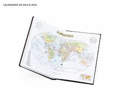 Agenda 2026 com capa dura em poliuretano (PU) e marcador de páginas em cetim. Possui páginas dedicadas a dados pessoais, calendários de 2026 a 2028, lista de contatos e itens de conversão de unidades de medidas, códigos DDD e DDI e mapas.

