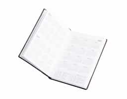 Agenda diária 2026 com capa em couro sintético e marca-páginas em fita de cetim. Apresenta páginas dedicadas a dados pessoais, calendários de 2025 até 2027, listas de telefones úteis, planejamento diário e financeiro, lista de contatos e mapas.