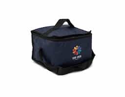 Leve o essencial para onde quiser com nossa Bolsa Térmica de 8 Litros. Feita de nylon resistente, esta bolsa combina durabilidade e leveza. Contém um bolso de rede na parte de trás, uma alça de mão prática e uma alça ajustável para as costas. Tudo isso para oferecer praticidade e conforto ao dia a dia.