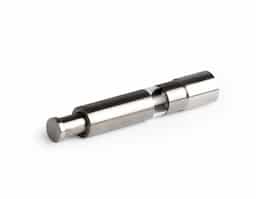 Compacto e portátil, este Triturador de Tempero é o aliado perfeito para realçar o sabor de diversas receitas! Feito de inox, possui um visor transparente que permite ver a quantidade exata de tempero. A haste interna de alumínio e o mecanismo em cerâmica garantem uma moagem precisa, ideal tanto para uso profissional quanto doméstico.