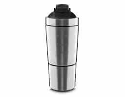 Garrafa coqueteleira térmica para proteínas, com capacidade de 750 ml na garrafa e um copo adicional de 200 ml. Projetada para manter a temperatura das bebidas, é ideal para uso em treinos e no dia a dia. Seu design funcional permite preparar e misturar suplementos de forma prática, garantindo conveniência para quem busca uma alimentação saudável.