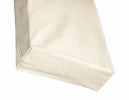 Esta sacola de algodão é espaçosa e profunda, ideal para transportar compras, itens de uso diário ou até mesmo para passeios. Com material resistente, oferece durabilidade e conforto. Seu design prático permite que você organize facilmente os objetos, enquanto a alça proporciona um transporte confortável. Uma escolha versátil para quem busca funcionalidade no dia a dia.