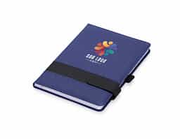 Seja para escrever compromissos do dia ou fazer planejamentos, nossa caderneta é excelente para dias repletos de anotações. Com capa de linho, ela oferece um toque de sofisticação para suas 94 folhas pautadas. O fechamento magnético garante que tudo fique seguro, e o suporte para caneta deixa nossa caderneta ainda mais acessível e organizada. Para completar, conta com marcador de páginas, evitando perda de tempo ao procurar onde parou. É a escolha perfeita para as anotações diárias.