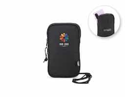 Bolsa de ombro feita em rPET resistente à água, com compartimento principal e um bolso frontal externo, além da alça regulável. É a praticidade para guardar e encontrar rapidamente os itens do dia a dia, além de ser um acessório estiloso e moderno.