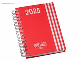 Agenda modelo Wire-o com capa premium durável, apresentando uma faixa azul que destaca o design. Inclui o ano na capa, sendo ideal para organização diária. Combina praticidade e estilo, com encadernação resistente que facilita o uso e manuseio. Adequada para compromissos, anotações e planejamentos diversos.