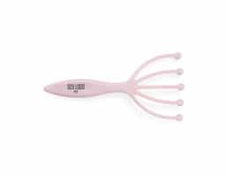 Uma massagem confortável em qualquer lugar. Compacto e de fácil manuseio, o nosso massageador é ideal para o relaxamento e um importante aliado contra o estresse do cotidiano. Feito de plástico e suas garras possuem bolinhas de aço inoxidável.