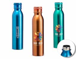 Bebidas na temperatura ideal em qualquer momento do dia. Esta garrafa térmica feita em inox 304, com parede dupla e capacidade de até 800ml é perfeita para qualquer ocasião, leve-a para a academia, parque ou até mesmo, para o trabalho. A sua alça de transporte é feita de silicone e está embutida na tampa (retire-a quase que completamente para usá-la). Uma verdadeira aliada na correria do dia a dia.