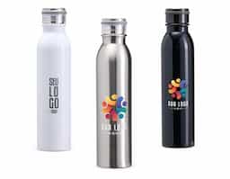 Bebidas na temperatura ideal em qualquer momento do dia. Esta garrafa térmica feita em inox 304, com parede dupla e capacidade de até 800ml é perfeita para qualquer ocasião, leve-a para a academia, parque ou até mesmo, para o trabalho. A sua alça de transporte é feita de silicone e está embutida na tampa (retire-a quase que completamente para usá-la). Uma verdadeira aliada na correria do dia a dia.