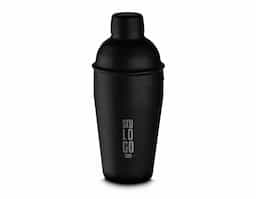 Este Kit Drink em inox é o conjunto perfeito para quem deseja preparar bebidas com elegância e precisão! Com capacidade de 500ml, a coqueteleira junto do socador, dosador e pinça, trazem o estilo do acabamento em pintura fosca, além da resistência e durabilidade do aço inoxidável. Este kit é ideal tanto para profissionais quanto para quem gosta de inovar no preparo de drinks em casa. Versátil e sofisticado, ele oferece tudo o que você precisa para transformar cada ocasião em uma experiência especial.