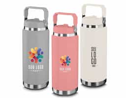 Mantenha as bebidas na temperatura ideal com a garrafa térmica de 900ml em aço inox, feita para quem leva a hidratação a sério! Com parede dupla que conserva a temperatura por muito mais tempo, ela oferece a praticidade do bico flip + canudo, para que você se refresque a qualquer momento, com ainda mais praticidade e conforto. A tampa é rosqueável, têm alça em plástico tornando o transporte mais fácil e seguro, enquanto o anel de silicone garante uma vedação completa, evitando vazamentos e preservando o sabor de cada gole.