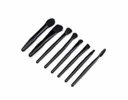 O nosso kit de pincéis para sombra é a combinação perfeita de elegância e funcionalidade. Com um design moderno e minimalista, os pincéis possuem diferentes tamanhos e formas, já suas cerdas são super macias, com textura fina e de alta densidade, permitindo aplicar a maquiagem com suavidade e precisão. E o melhor de tudo: o estojo em couro sintético deixa tudo arrumadinho e pronto para levar com você, para sua maquiagem estar sempre impecável!