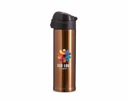 Para quem busca praticidade e desempenho em um só produto, a nossa garrafa térmica de 480ml é a escolha perfeita! Com tampa de trava segura e anel de silicone antivazamento, você pode carregá-la tranquilamente na bolsa ou mochila, sem se preocupar com vazamentos. O bocal foi projetado para uma experiência de consumo confortável, enquanto a vedação interna na tampa mantém as bebidas na temperatura ideal por muito mais tempo, seja quente ou fria. Compacta e eficiente, é a companheira ideal para acompanhar você em todos os momentos do dia!