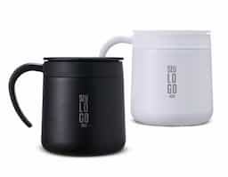 A companheira perfeita para manter bebidas na temperatura ideal por mais tempo. Feita em inox, com parede dupla e capacidade de até 350ml, esta caneca resistente e durável, tem tampa ajustável que evita derramamentos, trazendo ainda mais praticidade para o dia a dia.