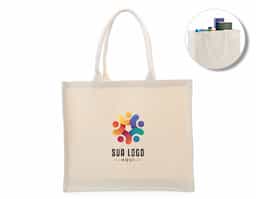 Resistência e design minimalista. Nossa sacola de lona é a escolha ideal para quem busca robustez com estilo moderno. Com alças reforçadas e estrutura de 474g/m², essa sacola oferece ampla profundidade, perfeita para transportar diversos itens sem comprometer a resistência.