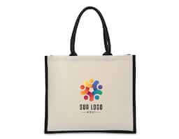 Resistência e design minimalista. Nossa sacola de lona é a escolha ideal para quem busca robustez com estilo moderno. Com alças reforçadas e estrutura de 474g/m², essa sacola oferece ampla profundidade, perfeita para transportar diversos itens sem comprometer a resistência.