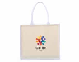 Resistência e design minimalista. Nossa sacola de lona é a escolha ideal para quem busca robustez com estilo moderno. Com alças reforçadas e estrutura de 474g/m², essa sacola oferece ampla profundidade, perfeita para transportar diversos itens sem comprometer a resistência.