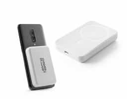 Com design sustentável em ABS 100% reciclado, esta bateria portátil oferece 10.000 mAh de capacidade e carregamento rápido de 15W. Sua função magnética permite fixação fácil em smartphones, com grip adicional para modelos sem magnetismo. Compatível com carregamento sem fio e inclui cabo USB-C. Ideal para quem busca praticidade e sustentabilidade no dia a dia.