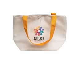 Conheça a nossa bolsa de lona, ideal para quem busca um estilo despojado sem abrir mão da funcionalidade! Resistente à água, garante ainda mais proteção para os pertences em qualquer condição. Seu interior possui um tecido que mantém os objetos organizados e seguros, perfeita para o dia a dia ou para aventuras de fim de semana. Leve e durável, a Bolsa de Lona é a combinação perfeita de praticidade e charme.