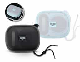 Leve suas músicas para qualquer lugar com esta incrível caixa de som Bluetooth portátil! Compacta, multifuncional e feita em plástico resistente, ela proporciona uma experiência sonora potente e versátil. Com dois modos de uso, você pode conectar via Bluetooth para reproduzir suas playlists favoritas ou sintonizar suas estações preferidas com o rádio FM. Sua tecnologia TWS permite sincronizar duas caixas de som, criando um som estéreo envolvente e imersivo com potência excepcional. Os controles são simples e intuitivos, tornando o uso prático e descomplicado. Acompanha cabo tipo-C e cabo P2, garantindo compatibilidade com diversos dispositivos. Tenha qualidade sonora e conveniência ao alcance das mãos com esta caixa de som!
