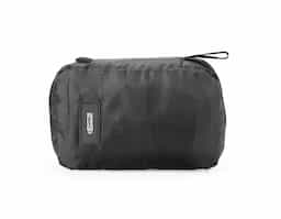 Organize itens de higiene com praticidade e estilo com esta nécessaire de boa capacidade, perfeita para viagens ou uso diário. Ela oferece três compartimentos funcionais: um bolso superior em malha para pequenos objetos, um compartimento central com zíper para itens maiores e três bolsos organizáveis para fácil acesso. Além disso, o bolso inferior com visor em malha permite a visualização e um acesso mais fácil aos itens mais volumosos, evitando que algo passe despercebido. Super prática, a nécessaire vem com um gancho para pendurá-la, garantindo acesso rápido e sem complicação. Feita em poliéster, ela é compacta, leve e cabe perfeitamente em mochilas e malas. Para dar um toque pessoal, conta com um espaço em material emborrachado, ideal para uma personalização exclusiva.
