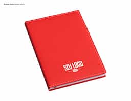 Agenda de capa lisa fosca na cor azul, com detalhes de costura branca nas bordas. Possui acabamento sem cantoneiras, conferindo um visual limpo e elegante. Ideal para organização pessoal ou profissional, combina funcionalidade com um design discreto e moderno.