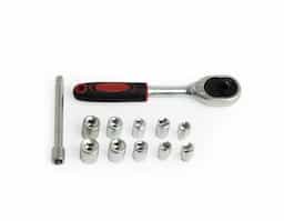Kit de ferramentas com 12 peças, armazenadas em um estojo plástico resistente para fácil transporte e organização. O conjunto inclui 1 chave catraca, 1 chave extensora e 10 soquetes de diferentes tamanhos, oferecendo versatilidade para diversos tipos de reparos e manutenções. Ideal para quem busca praticidade e eficiência em tarefas do dia a dia, o kit é compacto e completo, atendendo a necessidades básicas de mecânica e manutenção doméstica.