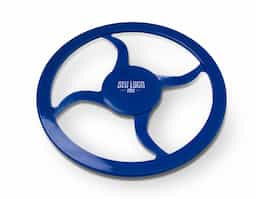 Garanta momentos de pura diversão e interação com o seu pet com o nosso frisbee colorido! Disponível em diversas cores vibrantes, ele é perfeito para brincadeiras ao ar livre, estimulando a atividade física e melhorando a sua saúde e a do seu melhor amigo. Feito com plástico, é fácil de lançar e confortável para o pet segurar. Torne os passeios ainda mais animados e proporcione ao seu amigão uma experiência cheia de energia e alegria!