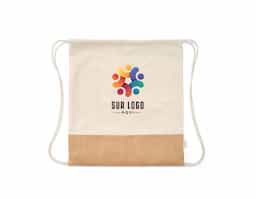 Sacola tipo mochila feita com 70% algodão reciclado e 30% poliéster reciclado (180 g/m²), com base em juta, proporcionando resistência e um design sustentável. Com alças ajustáveis, oferece praticidade para carregar seus itens de forma confortável, seja no dia a dia ou em atividades ao ar livre. A combinação de materiais reciclados garante uma opção ecológica, sem abrir mão da funcionalidade e durabilidade, ideal para quem busca uma escolha mais consciente.