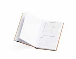 Agenda diária modelo 2026 de capa em kraft. Conta com páginas dedicadas para dados pessoais, calendários de 2025 a 2027, orçamento pessoal, planejamento mensal, espaço para anotações diárias e lista de contatos e aniversários.