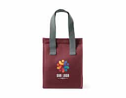 Bolsa térmica em 300D de alta densidade com pegas em webbing. Contém 1 compartimento principal com fecho aderente. Capacidade até 2.5 L. 170 x 220 x 130 mm