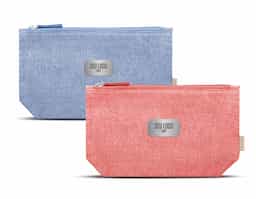 Bolsa multifunções em 70% algodão reciclado e 30% poliéster reciclado (140 g/m²). Interior com forro 100% algodão. 200 x 125 x 40 mm