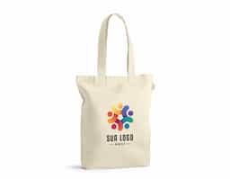 Sacola confeccionada em 100% algodão reciclado com gramatura de 220 g/m². Possui dimensões de 380 x 420 x 100 mm e alças resistentes de 65 cm, garantindo praticidade e durabilidade no transporte. Ideal para uso diário e sustentável.